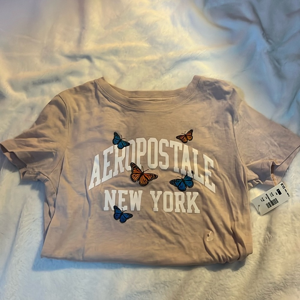 Small light pink Aéropostale graphic tee